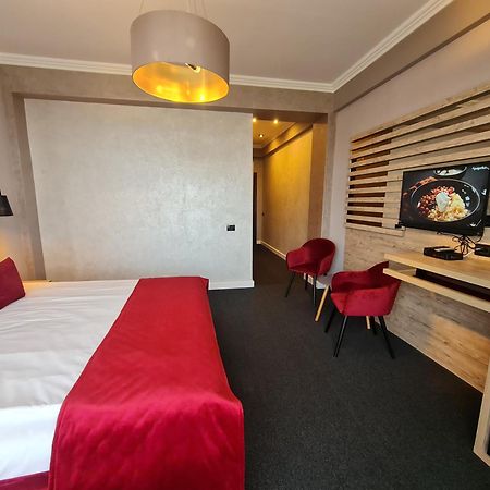 Boutique Hotel Cattaleya Бакэу Экстерьер фото