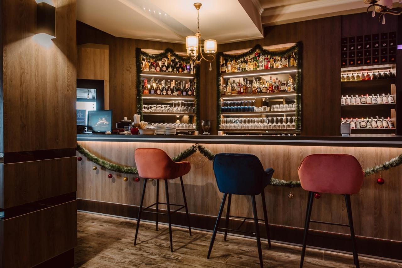 Boutique Hotel Cattaleya Бакэу Экстерьер фото