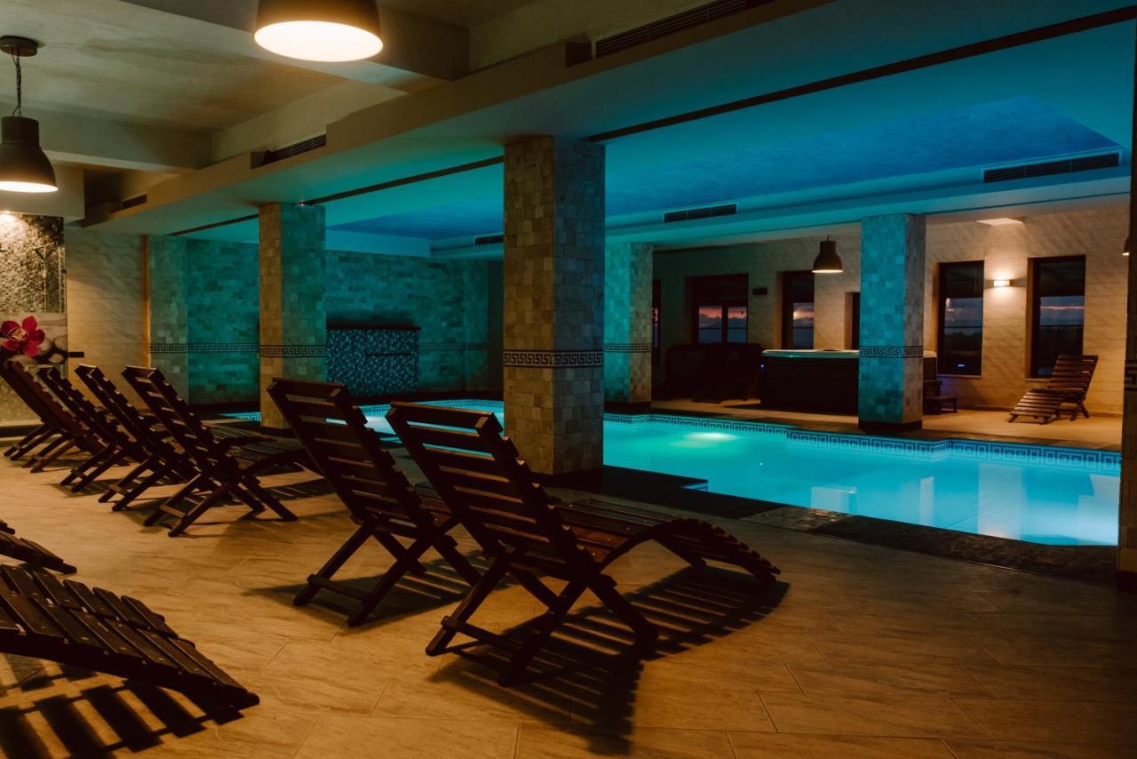 Boutique Hotel Cattaleya Бакэу Экстерьер фото