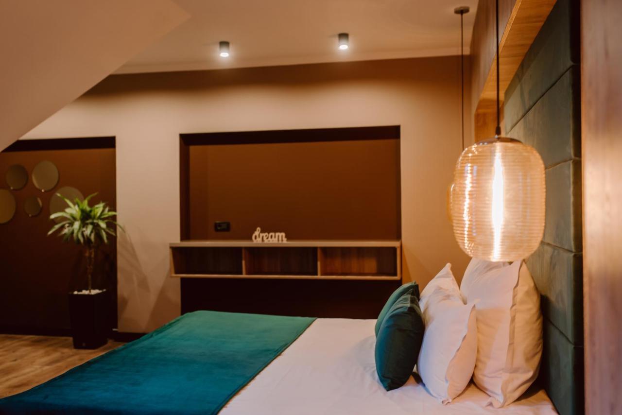 Boutique Hotel Cattaleya Бакэу Экстерьер фото