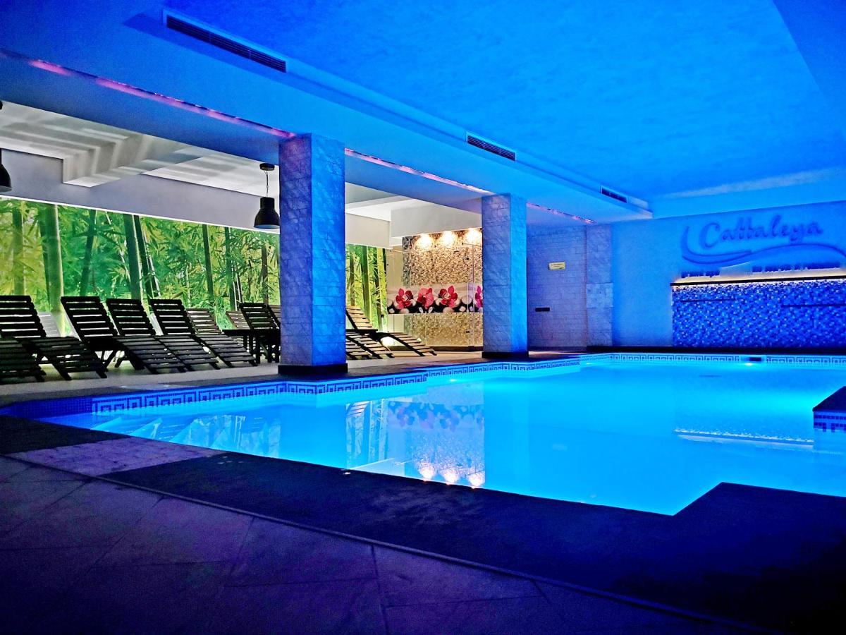 Boutique Hotel Cattaleya Бакэу Экстерьер фото