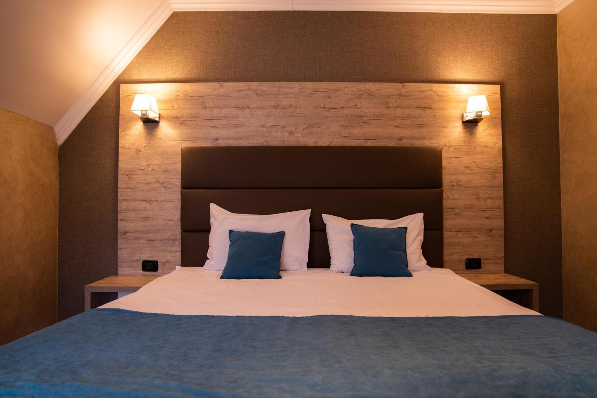 Boutique Hotel Cattaleya Бакэу Экстерьер фото