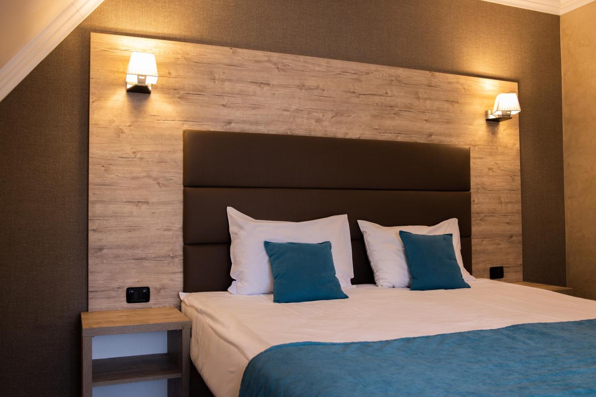 Boutique Hotel Cattaleya Бакэу Экстерьер фото