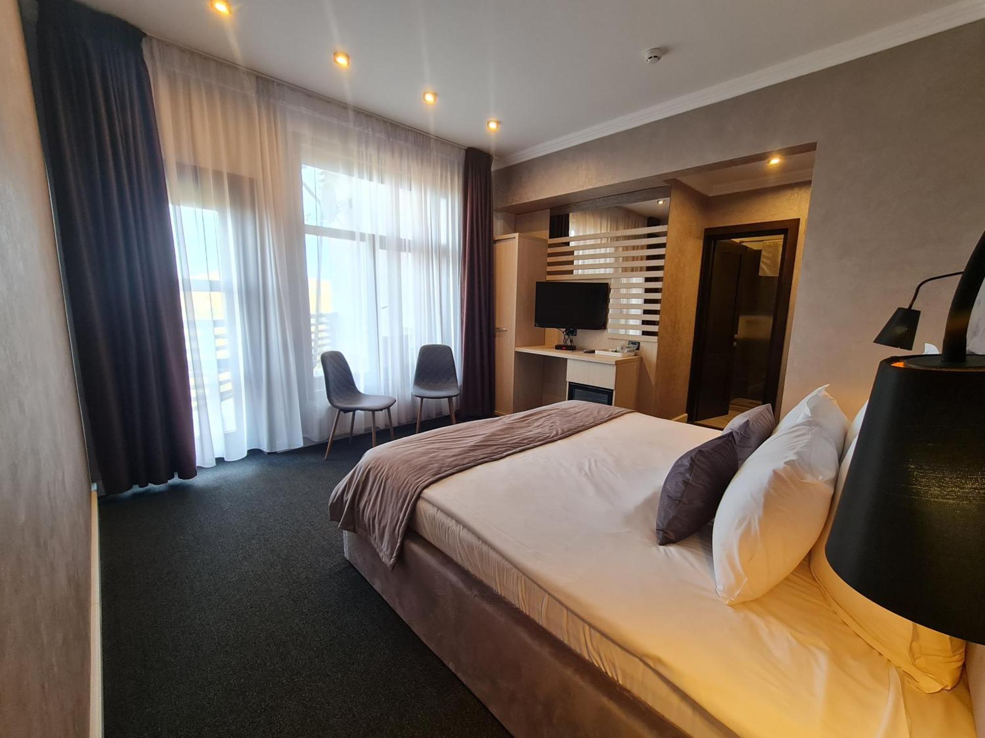 Boutique Hotel Cattaleya Бакэу Экстерьер фото